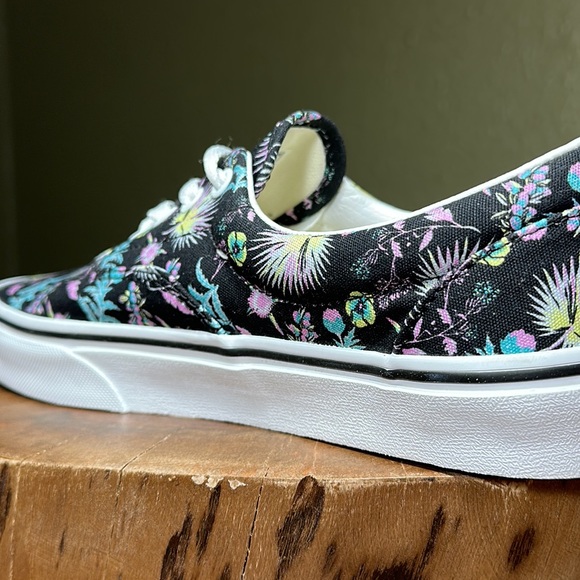 *NWOT* VANS Era Paradise Floral Sneaker - Picture 12 of 16